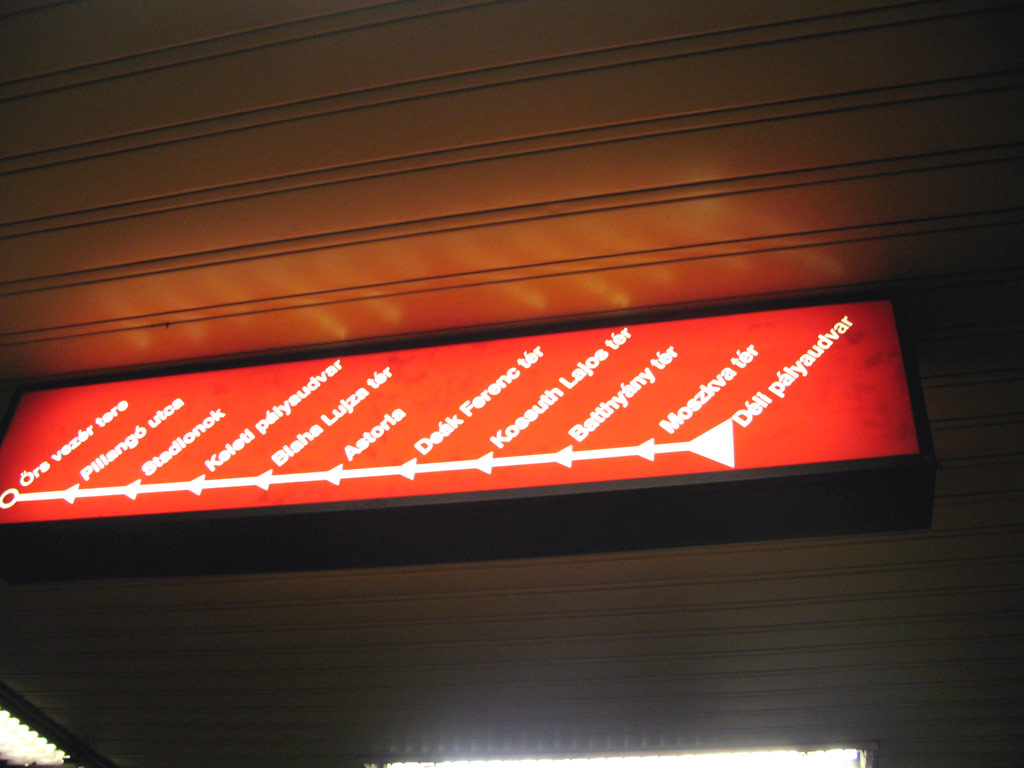 Orienta�n� tabule ve stanici D�li p�lyaudvar