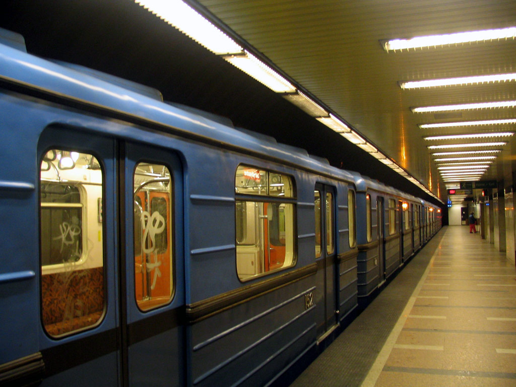 Souprava typu E po vysazen� cestuj�c�ch na kone�n� stanici D�li p�lyaudvar