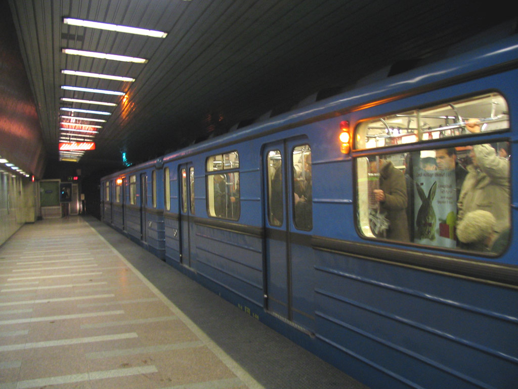 Souprava typu E p�ed odjezdem ze stanice Moszkva t�r