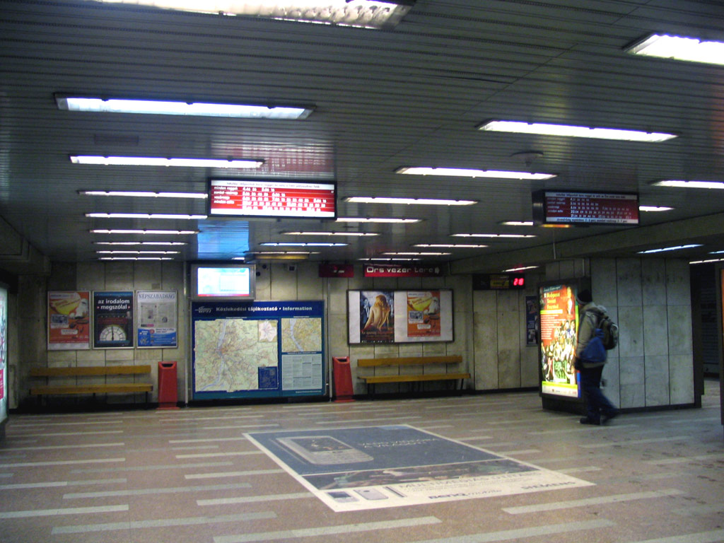 Pohled na prost�edn� lo� stanice Moszkva t�r