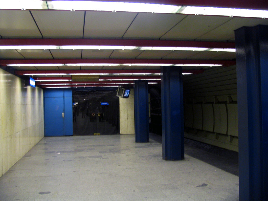 Pedn st nstupit stanice Nyugati plyaudvar