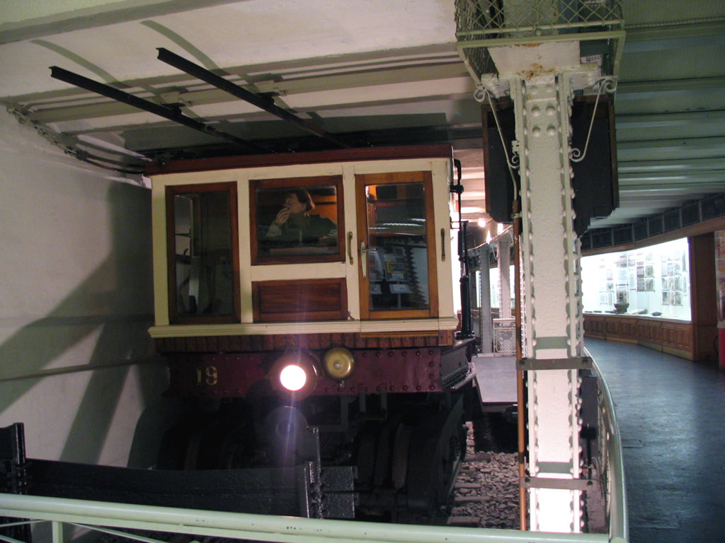 Nejstar historick vz metra, kter vozil cestujc na lince M1 na sklonku 19. stolet