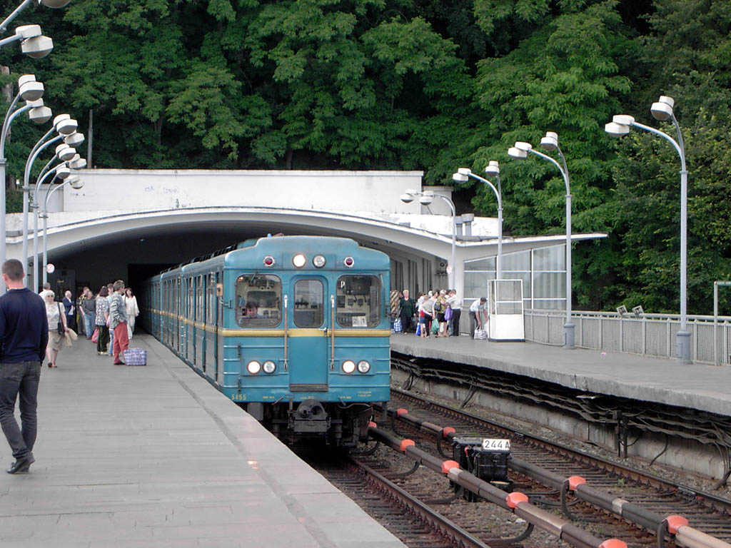 Souprava typu E pijd do stanice Dnipro