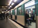 Souprava ve stanici (stanice Saint-Lazare, linka 3, typ soupravy: MF67)