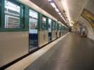 Souprava ve stanici (Gare d'Austerlitz, linka 10, typ soupravy: MF67)