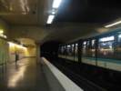 Souprava ve stanici (Louvre-Rivoli, linka 1, typ soupravy: MP89)